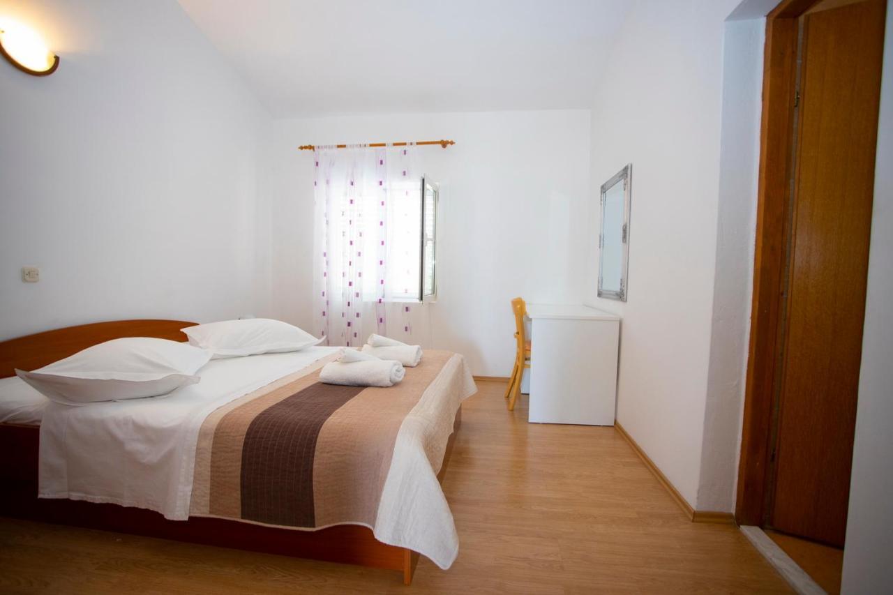 Apartmani Miki Podgora Exterior foto